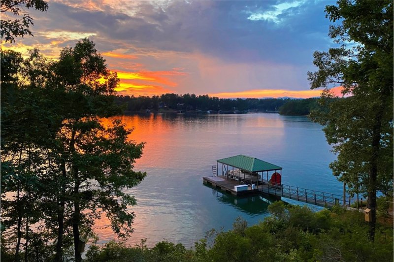 Property image 4 at 427 Waterside Drive, Seneca, SC 29672