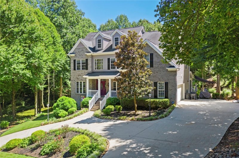 Property image 2 at 207 Devonhurst Drive, Seneca, SC 29678