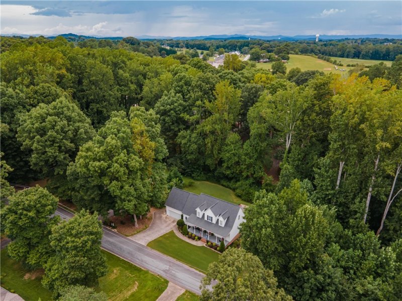 Property image 3 at 109 Sabra Drive, Easley, SC 29642