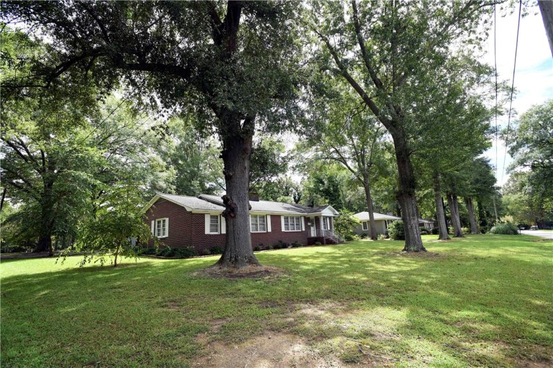 Property image 3 at 402 Forest Lane, Belton, SC 29627