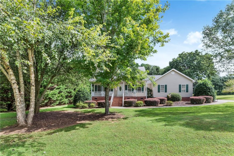 Property image 2 at 306 Oakwood Estates Drive, Anderson, SC 29621
