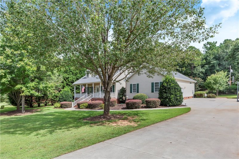 Property image 3 at 306 Oakwood Estates Drive, Anderson, SC 29621