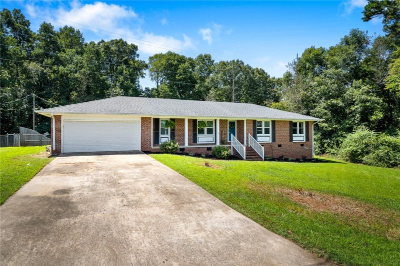 Property image 2 at 702 Timberlake Road, Anderson, SC 29625