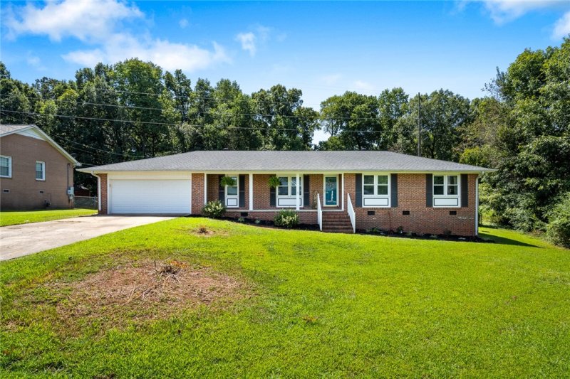 Property image 3 at 702 Timberlake Road, Anderson, SC 29625