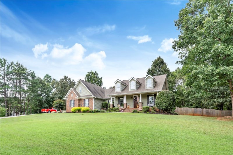 Property image 3 at 320 Edens Ridge Drive, Six Mile, SC 29682