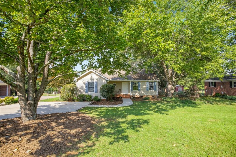 Property image 4 at 4033 Brookfield Drive, Seneca, SC 29672