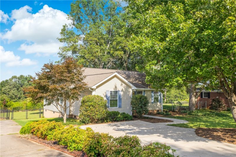 Property image 5 at 4033 Brookfield Drive, Seneca, SC 29672