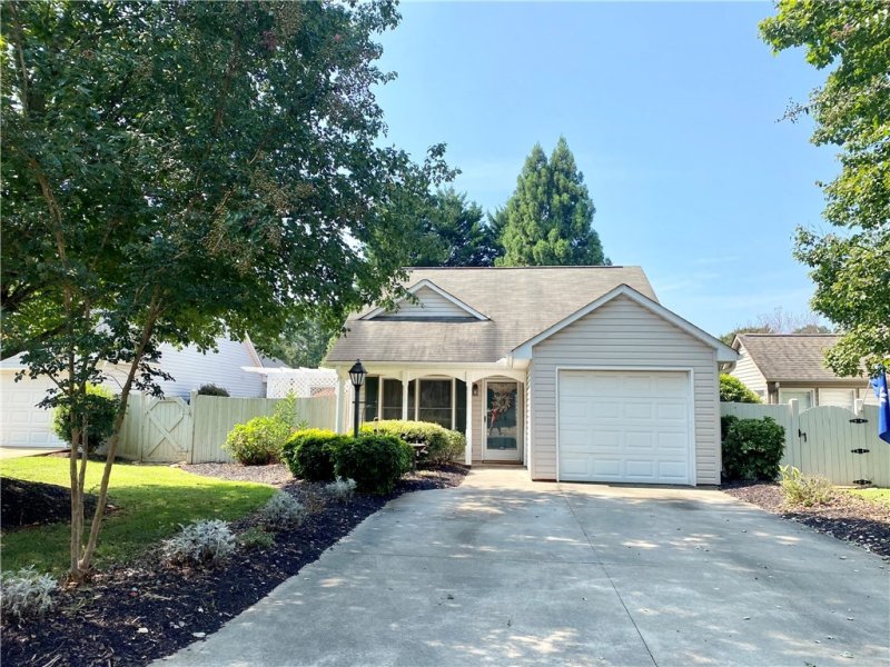 Property image 2 at 104 Windward Court, Pendleton, SC 29670