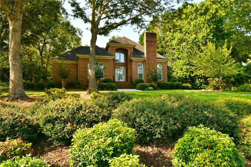 100 Selwood Court
