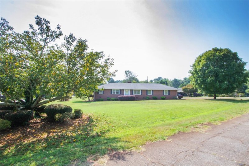 Property image 2 at 2506 Winslow Drive, Anderson, SC 29621