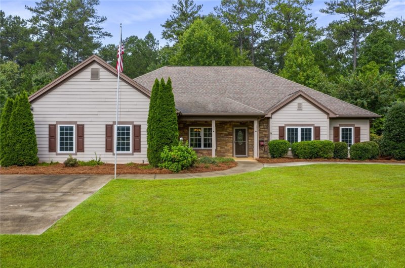 Property image 2 at 114 Maplewood Court, Seneca, SC 29672