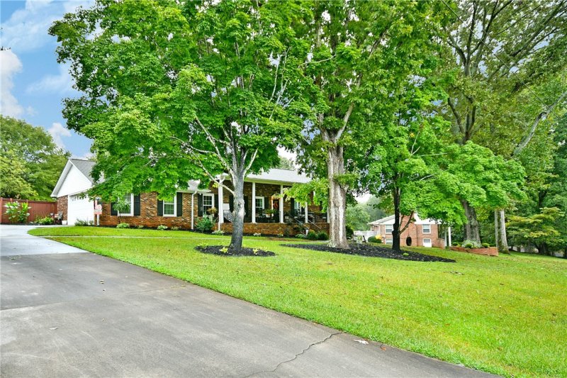 Property image 2 at 189 Daniel Drive, Easley, SC 29642