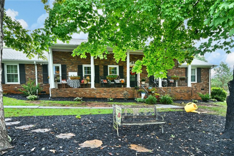 Property image 3 at 189 Daniel Drive, Easley, SC 29642