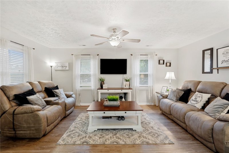 Property image 2 at 36 Charterhouse Avenue, Piedmont, SC 29673