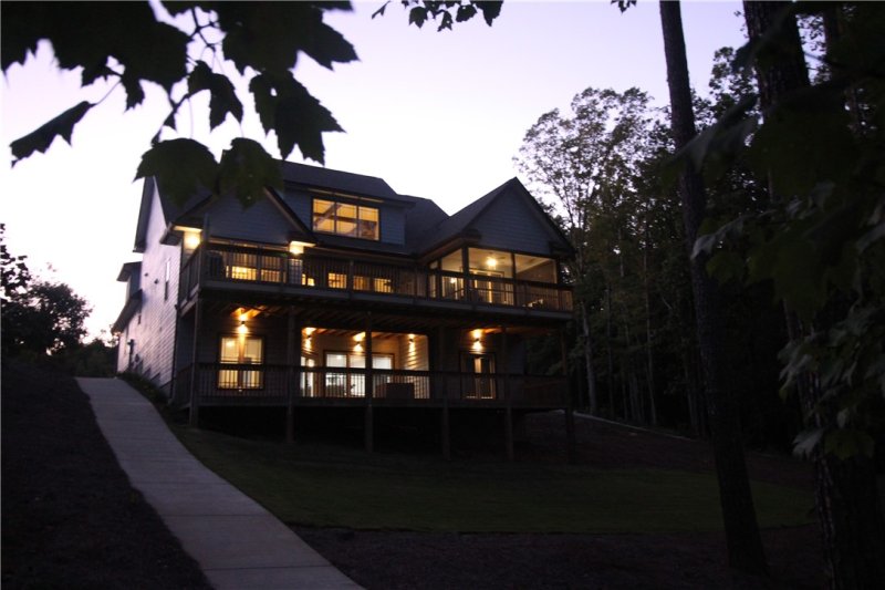 Property image 2 at 211 Bimini Drive, Seneca, SC 29672