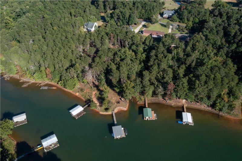 Property image 2 at 304 Lakefront Drive, Anderson, SC 29626