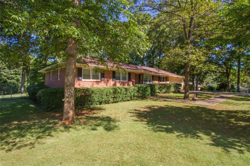 Property image 3 at 303 Brook Forest Drive, Anderson, SC 29621