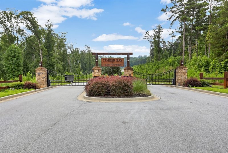 Property image 2 at 612 Crooked Trace Lane, Seneca, SC 29672