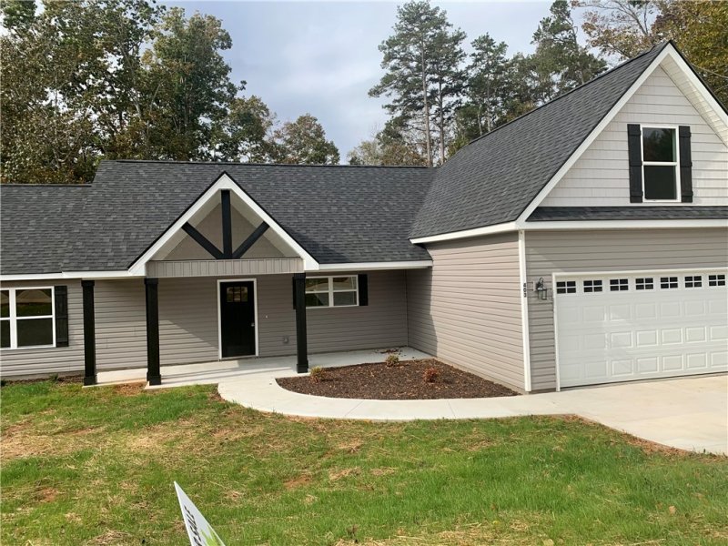 Property image 2 at 403 Greenview Court, Westminster, SC 29693