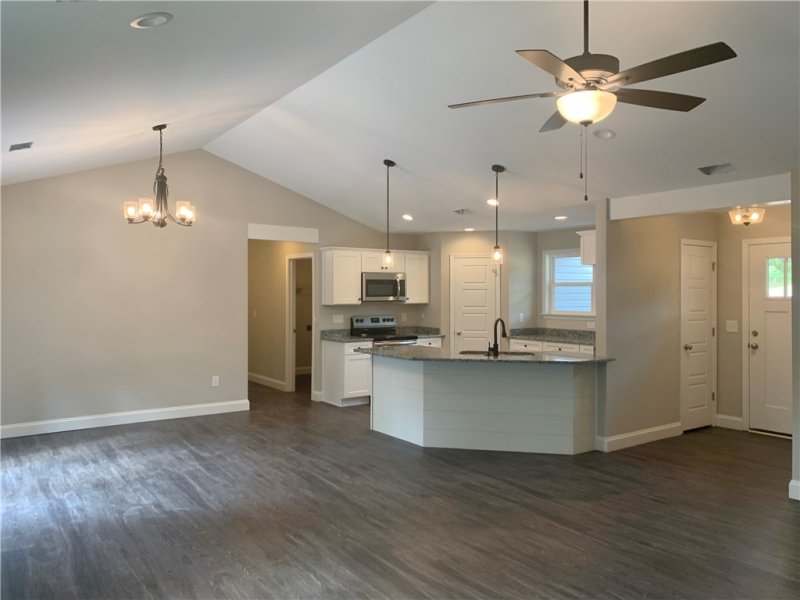 Property image 3 at 403 Greenview Court, Westminster, SC 29693