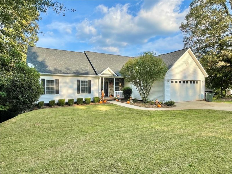 Property image 2 at 118 Windamere Road, Easley, SC 29640