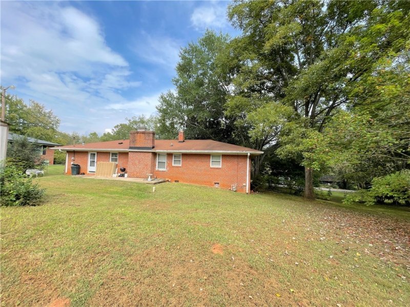 Property image 2 at 2081 Sunset Drive, Seneca, SC 29678