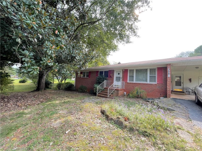 Property image 3 at 2081 Sunset Drive, Seneca, SC 29678