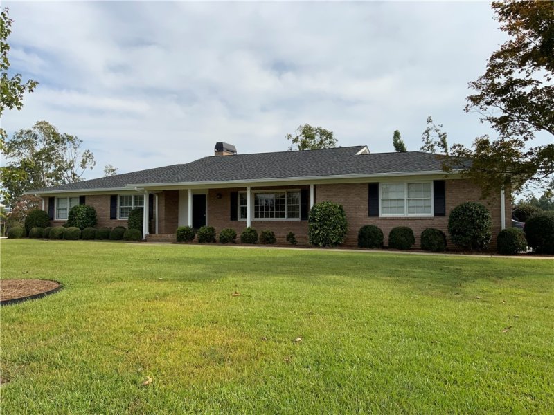 Property image 3 at 805 Ploma Drive, Seneca, SC 29678