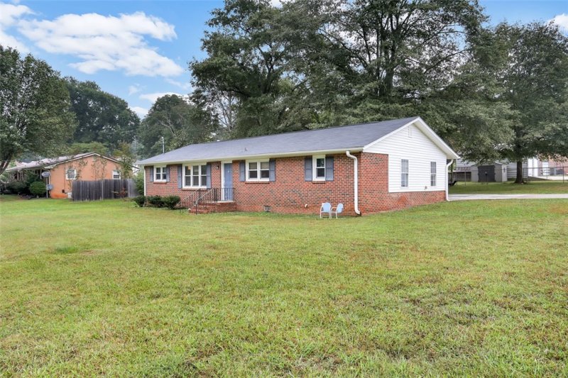 Property image 2 at 119 Iris Drive, Easley, SC 29642