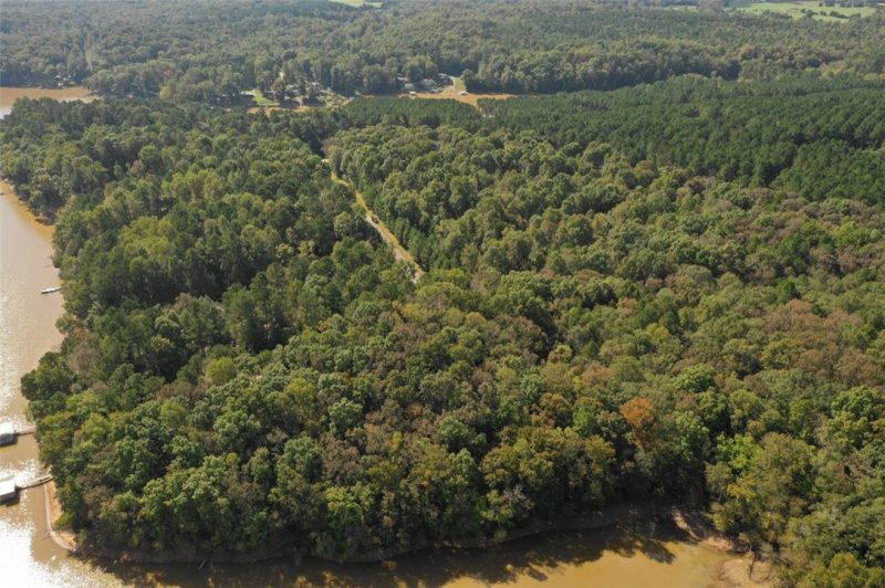 Property image 2 at 145 Waterside Drive, Iva, SC 29655